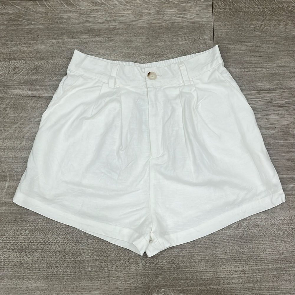 Size small, Mable shorts, linen like material